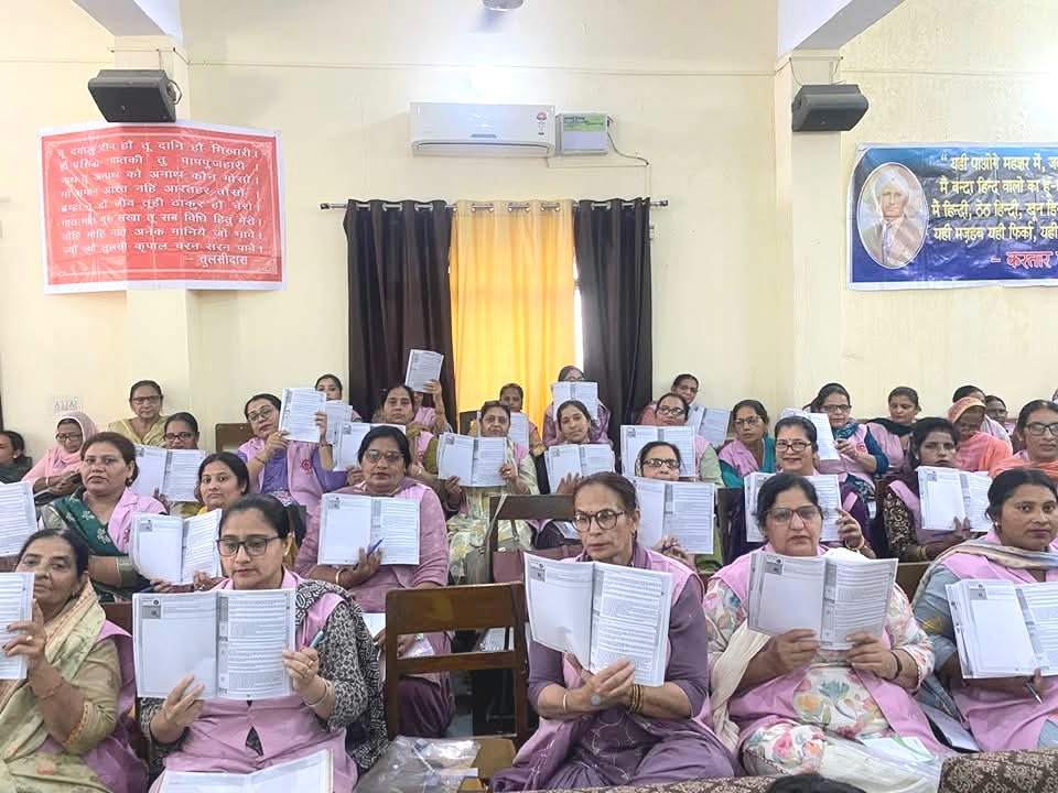 Skill development training was provided to Anganwadi workers under Poshan V Shiksha V Yojana.